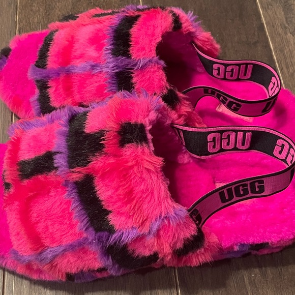 Women’s UGG Fluff Yeah plaid and pink plush slippers #UGG #Slippers 10 EUC - Picture 3 of 7